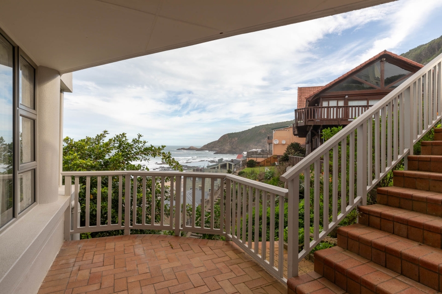 6 Bedroom Property for Sale in Herolds Bay Western Cape